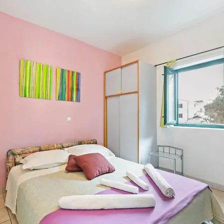 Διαμέρισμα Simplistic In With Terrace *
