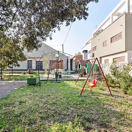 Διαμέρισμα Simplistic In With Terrace *
