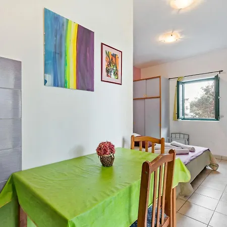 Simplistic In With Terrace Διαμέρισμα