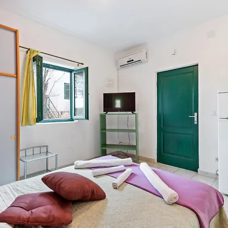 Simplistic In With Terrace Διαμέρισμα *
