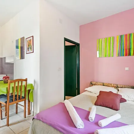 Simplistic In With Terrace Διαμέρισμα