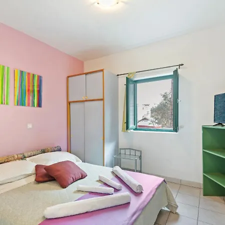 Διαμέρισμα Simplistic In With Terrace